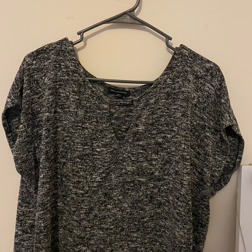 gray tshirt